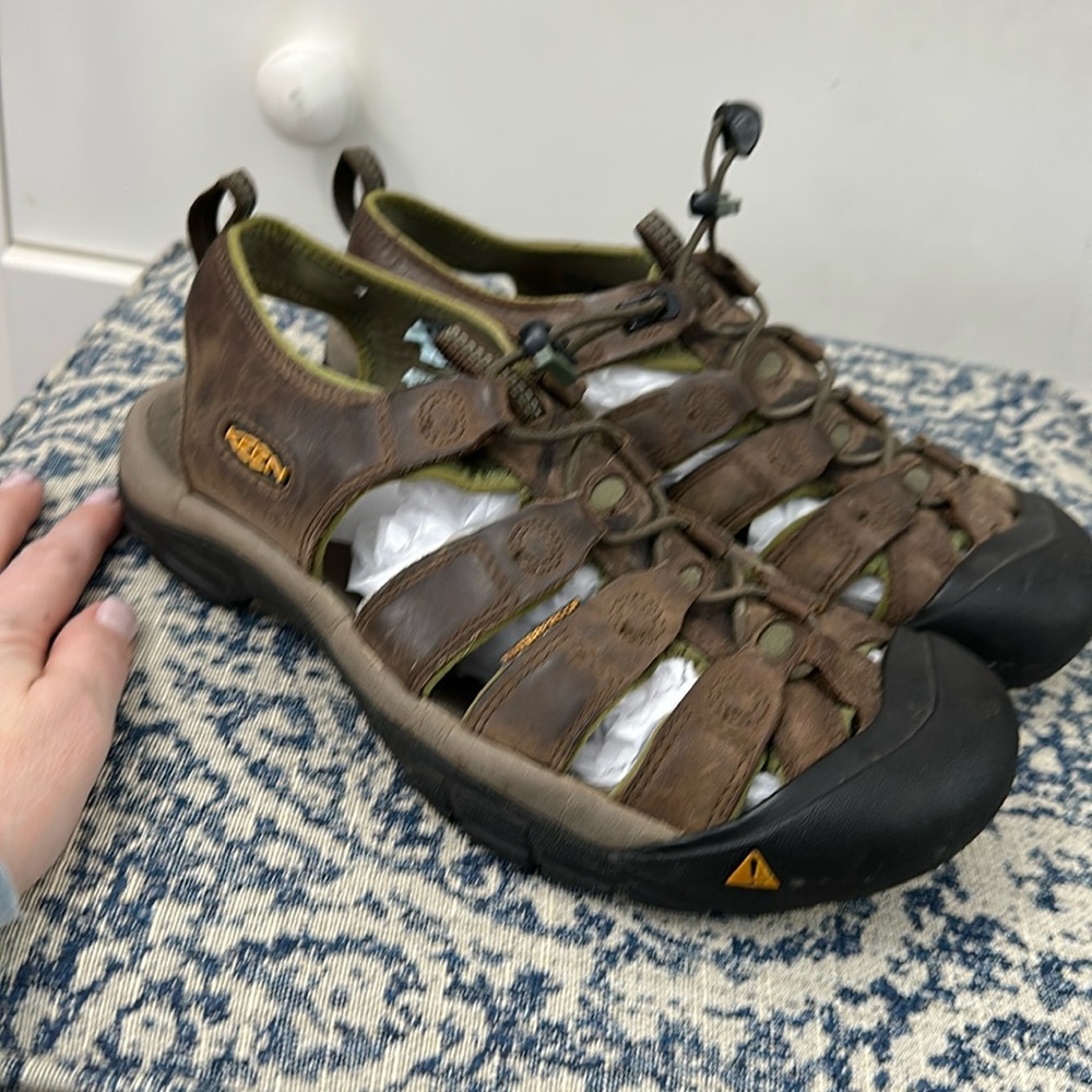 Keens Brown Leather Size 9.5